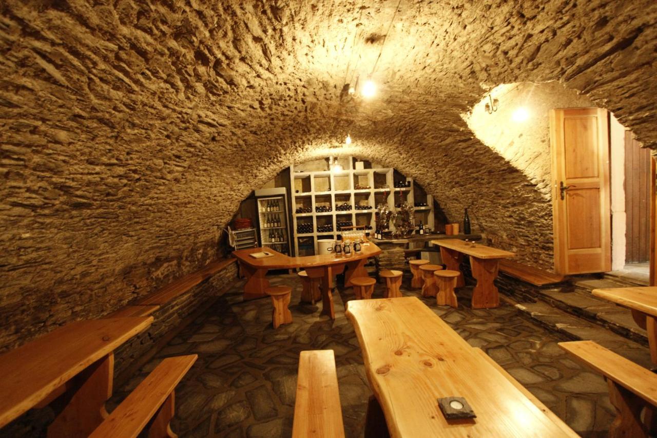Hotel Und Weingut Karlsmuehle Mertesdorf Exterior photo