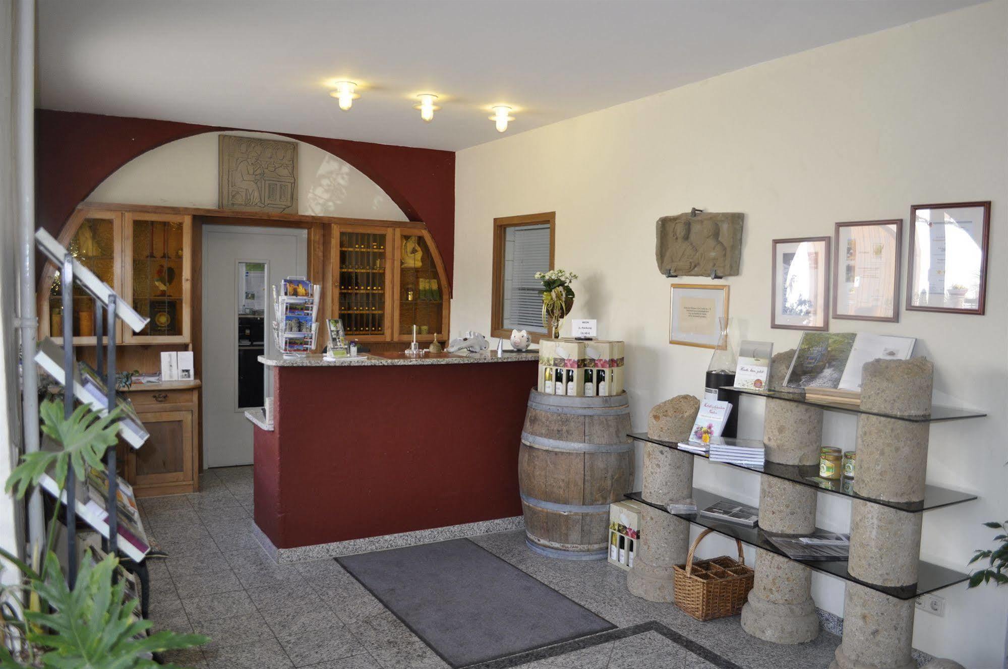 Hotel Und Weingut Karlsmuehle Mertesdorf Exterior photo